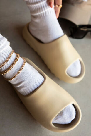 Beige Rubber Ribbed Sole Sliders