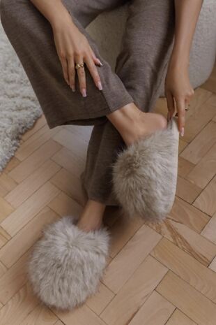 Camel Faux Fur Lined Slip-on Slippers