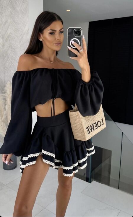 Job Lot Pleasant Top and Lace Ruffle Hem Short Set