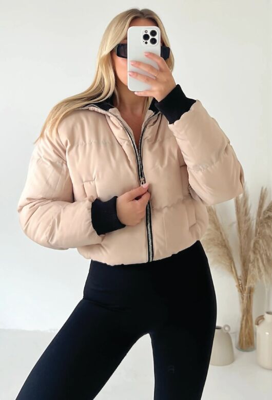 EGGKA Cropped Puffer Jacke ダウンジャケット ベージュ EGGKA Cropped Puffer Jacke ダウンジャケット ベージュ