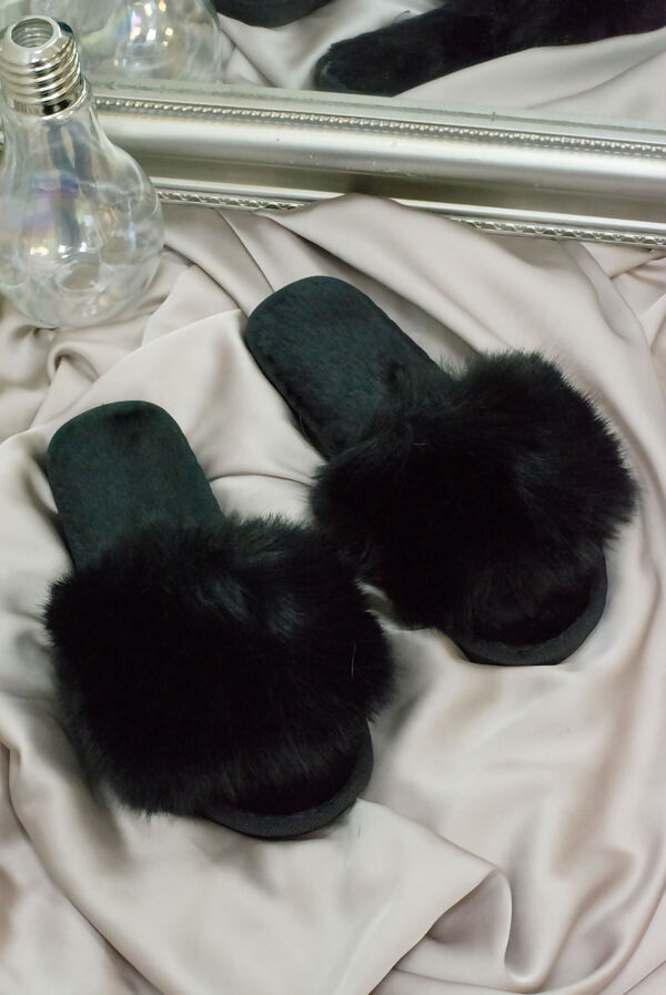 Job Lot Fluffy Faux Fur Slider Slippers