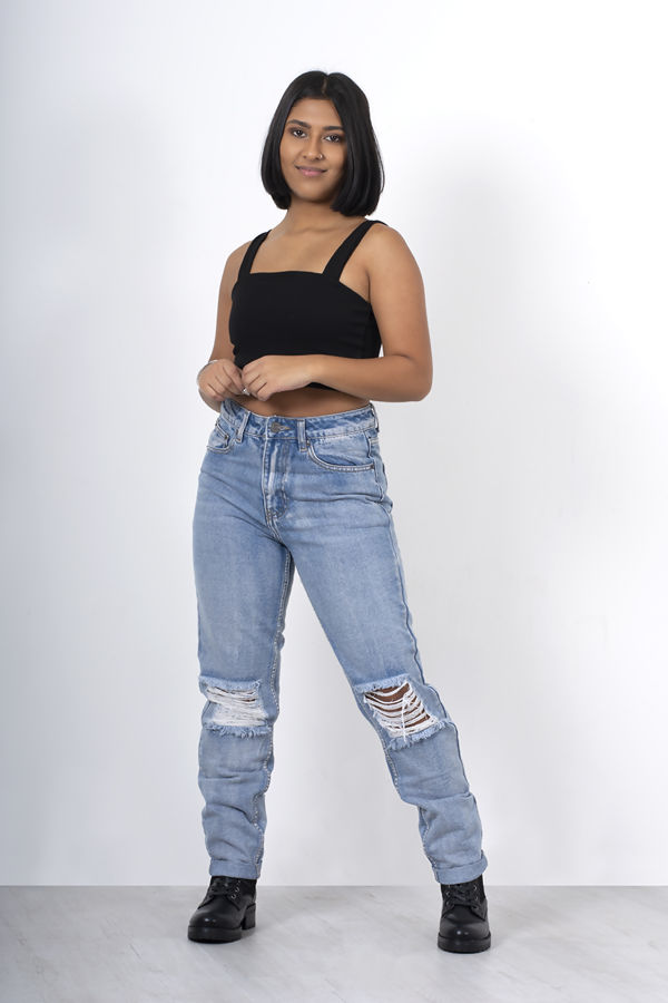 Light Blue Wash Knee Rip Mom Jeans