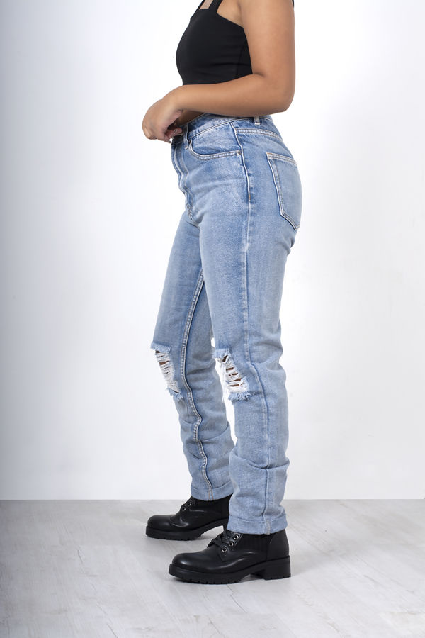 Light Blue Wash Knee Rip Mom Jeans